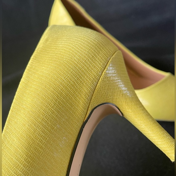 Spring Yellow Classic Pump Size 10,  Pointed Toe Reptile Textured Skin 3” Heel - Picture 4 of 8